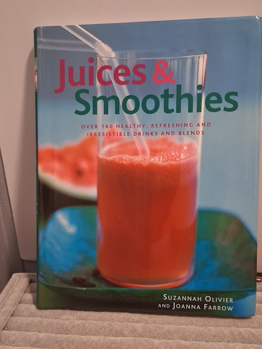Juices & Smoothies: Over 160 Healthy, Refreshing and Irresistible Drinks and